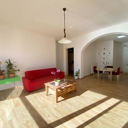 סלה קומצ'ינה Big Apartment With Lake View And Two Bedrooms מראה חיצוני תמונה