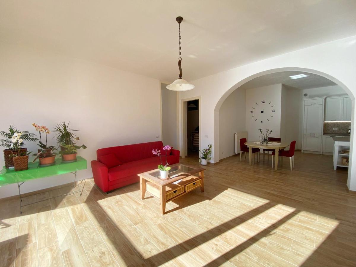 סלה קומצ'ינה Big Apartment With Lake View And Two Bedrooms מראה חיצוני תמונה