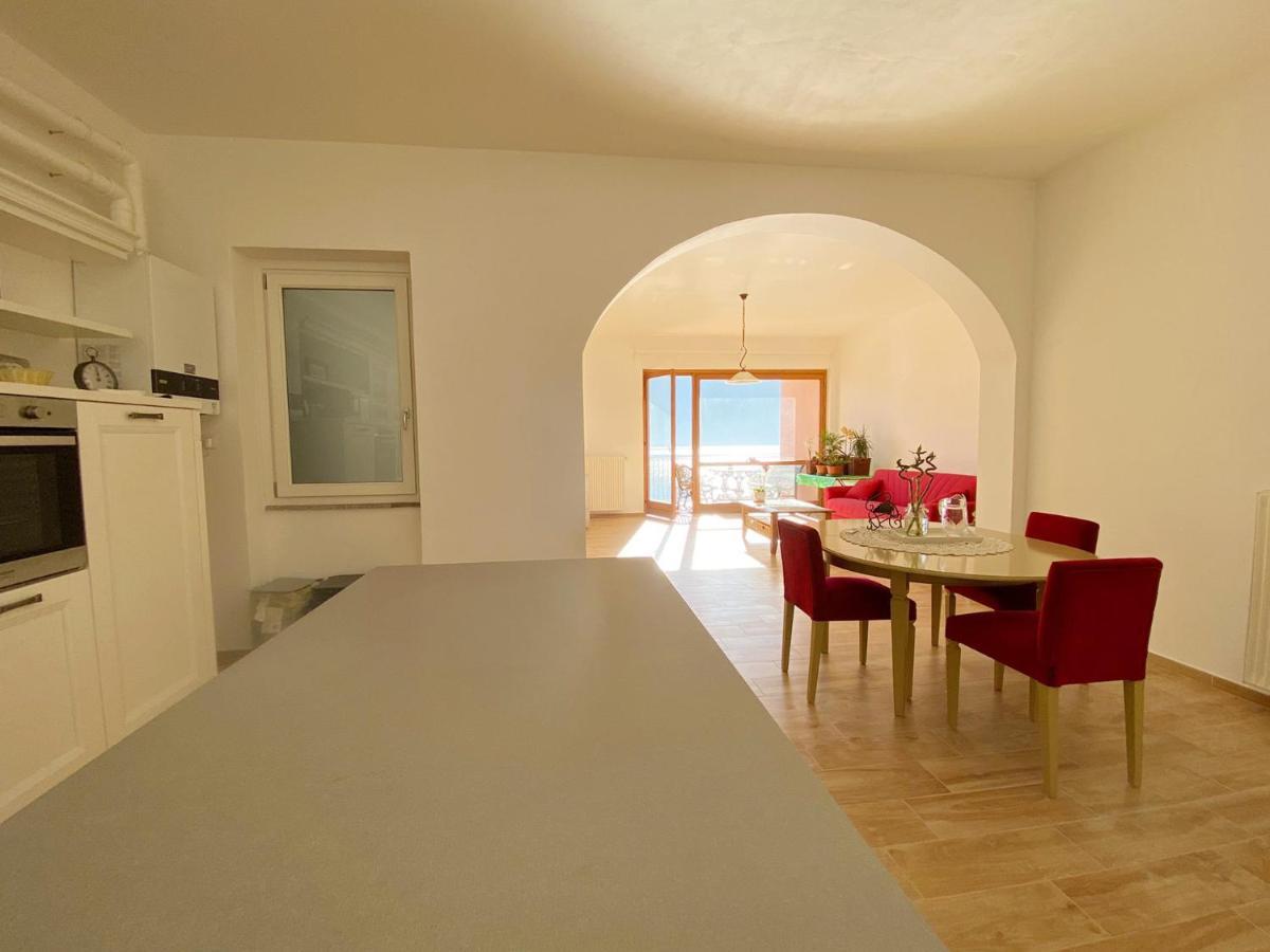 סלה קומצ'ינה Big Apartment With Lake View And Two Bedrooms מראה חיצוני תמונה